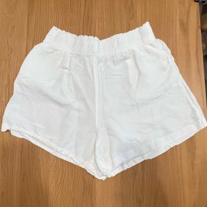 100% linen white shorts with pockets size L